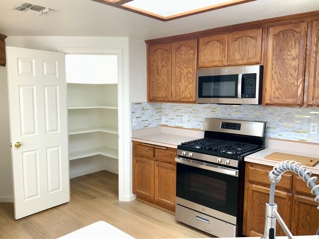 Building Photo - Quiet Home in Copper Hills located in a Cul-de-sac. **Do not distrub current tenant**