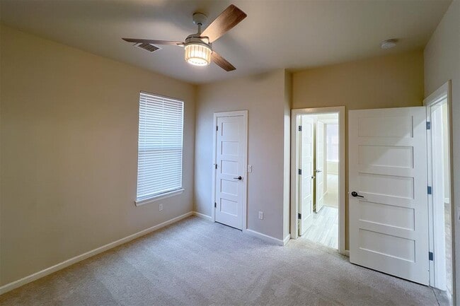 Building Photo - 3925 NW 166th Terrace