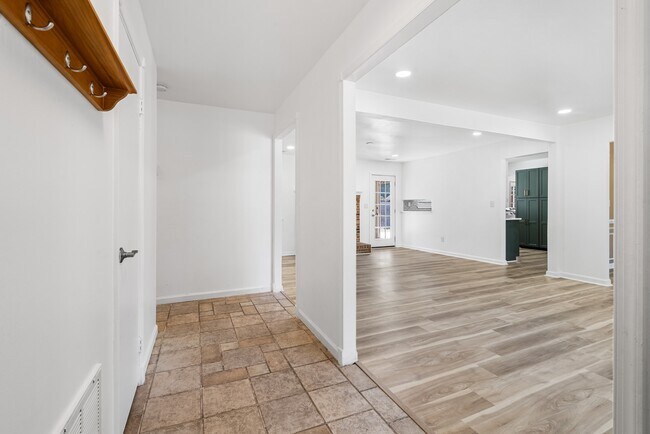 Building Photo - 1724 Placid Ct