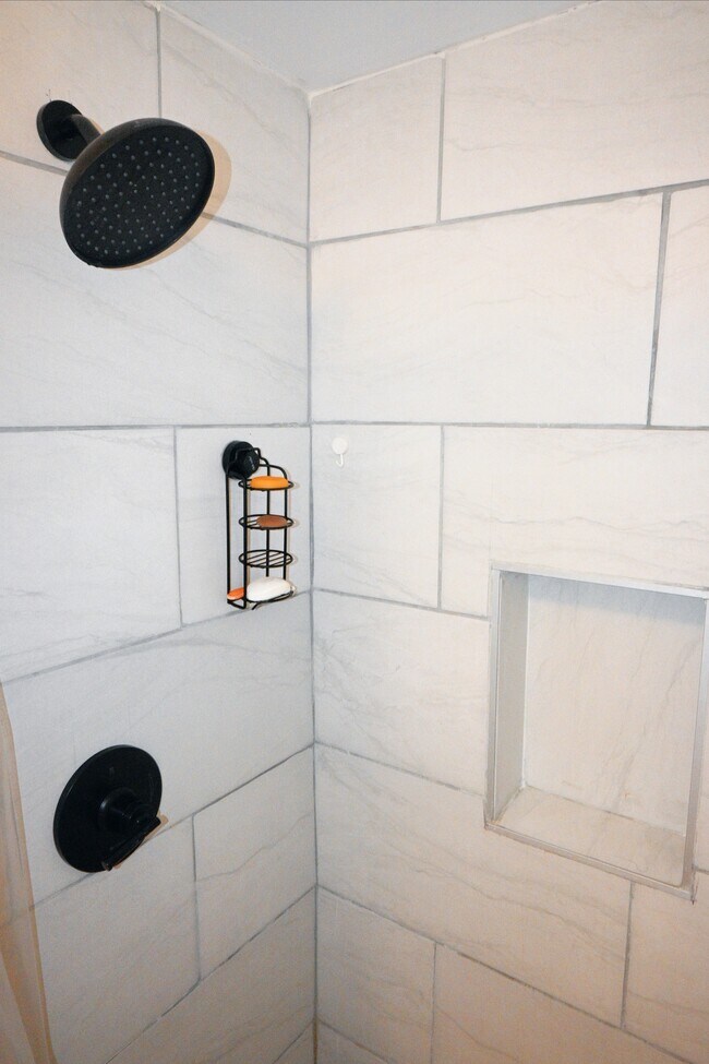 Building Photo - 198 Broad St