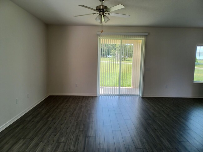 Building Photo - *** 2 WEEKS FREE RENT ***  5 bedroom 3.5 b...