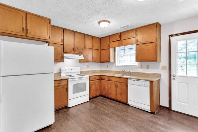 Building Photo - Upgraded Duplex with Huge Yard