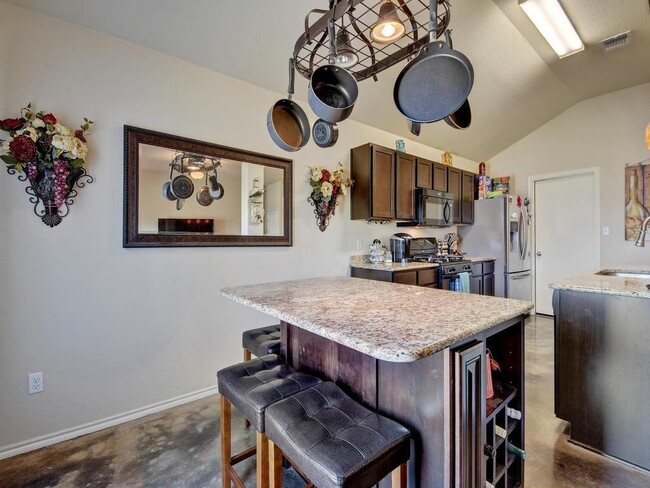 Building Photo - 1096 Twin Estates Dr