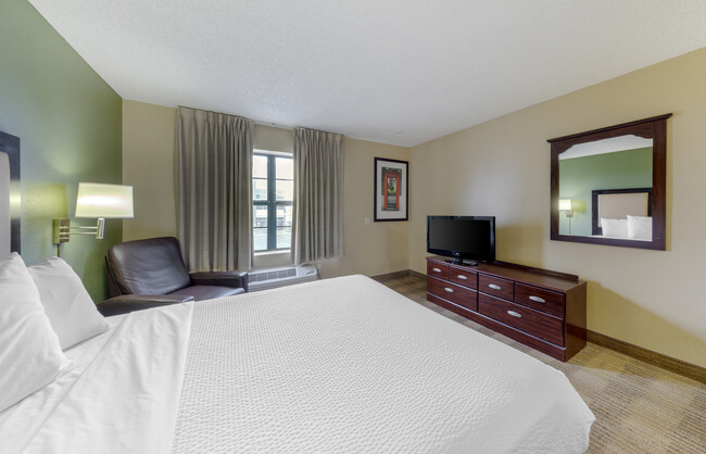 Building Photo - Furnished Studio-Orange County - Huntingto...