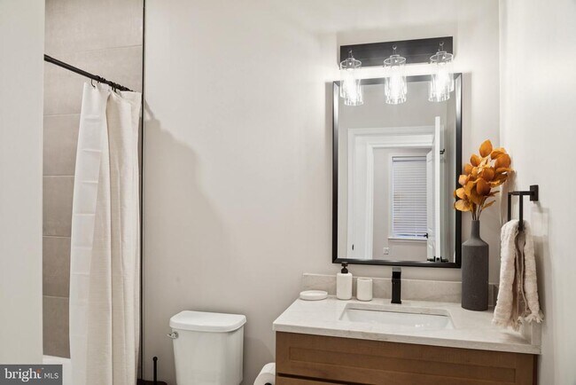 Building Photo - 40 Evergreen Ln