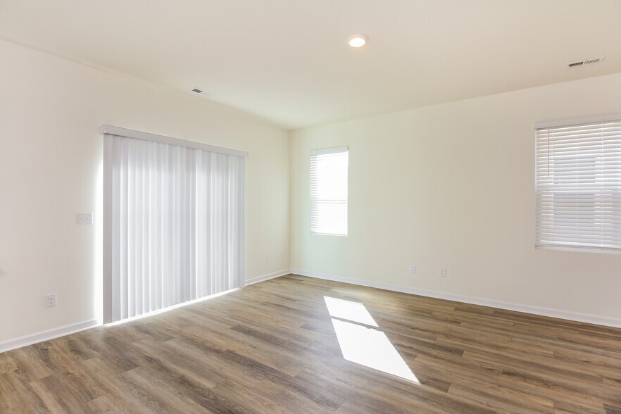 Building Photo - 1501 King St