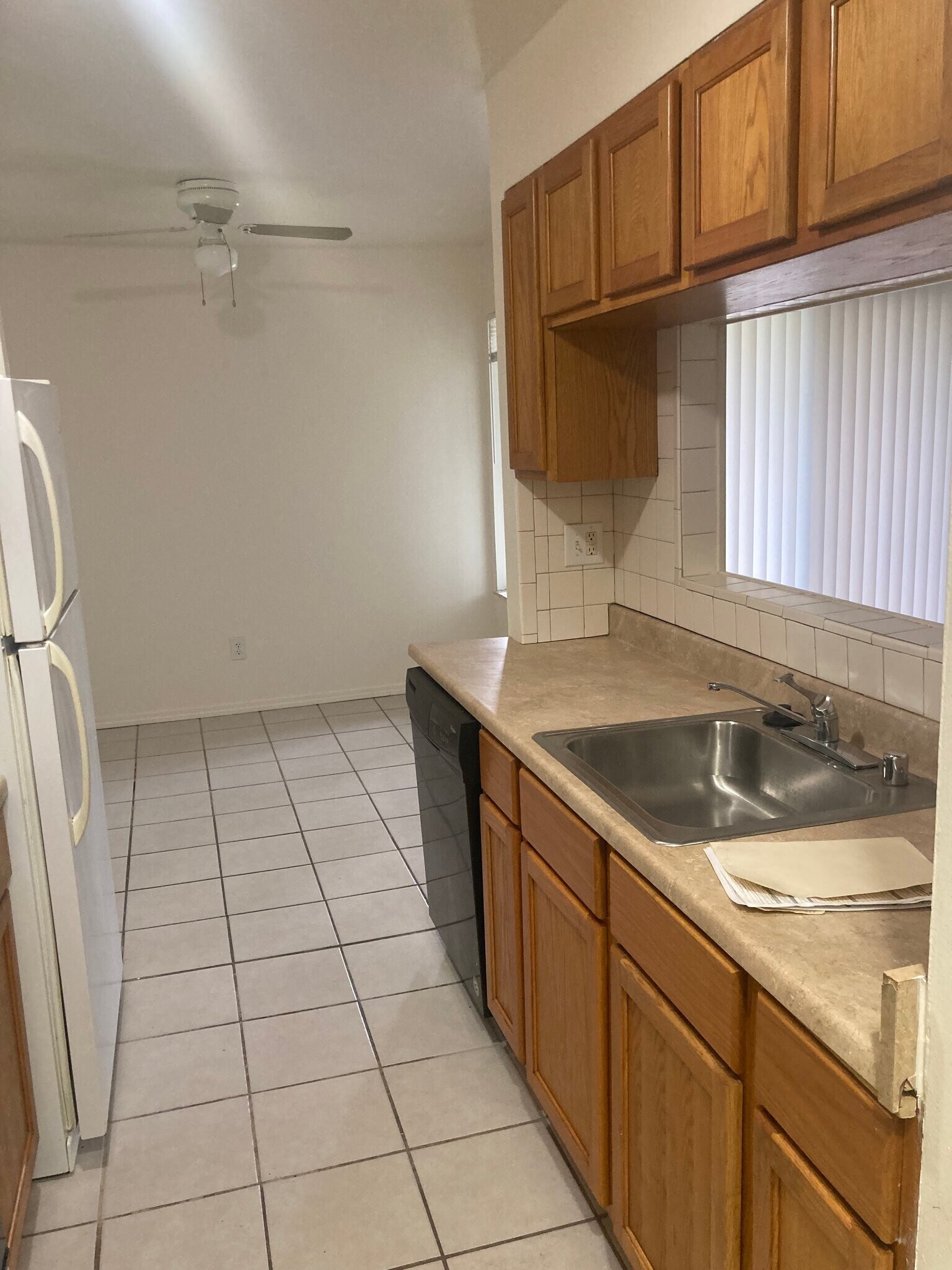 Building Photo - 21640 Hillside Dr
