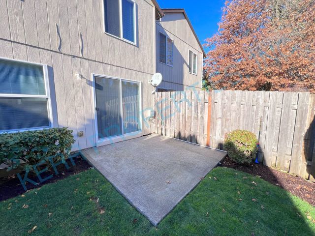 Building Photo - 1594 NE Cleveland Ave