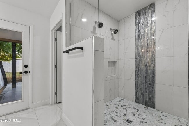 Building Photo - 3938 E Cheery Lynn Rd