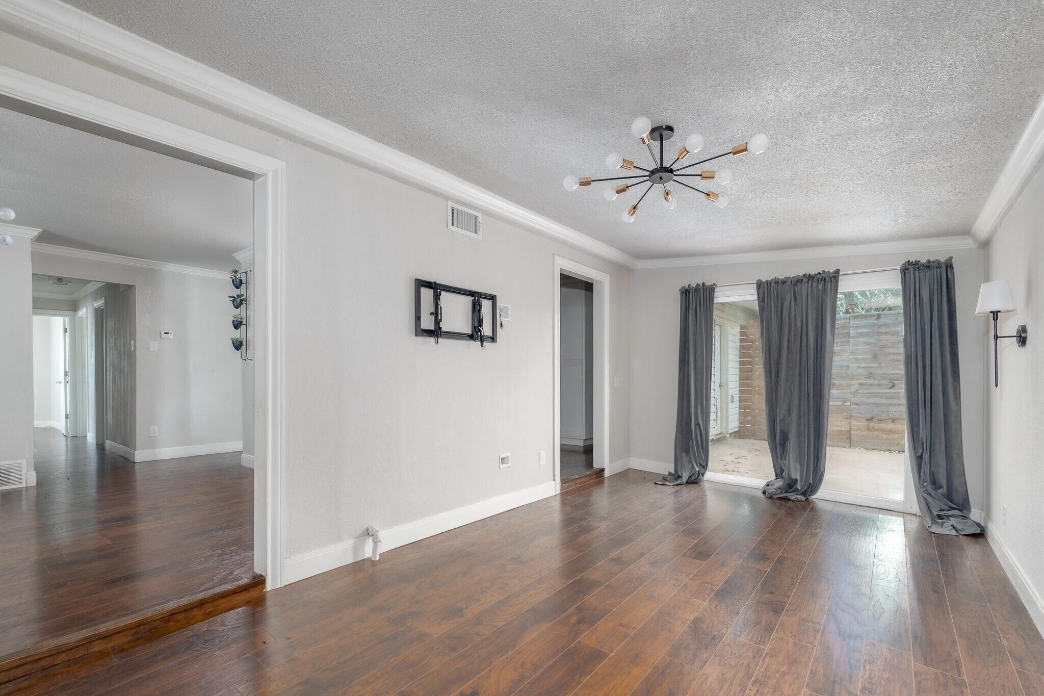 Building Photo - 3042 S 28th St