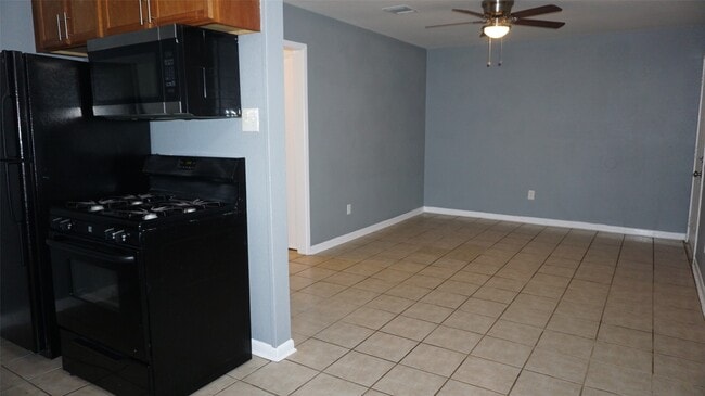 Building Photo - 604 Wilson Rd