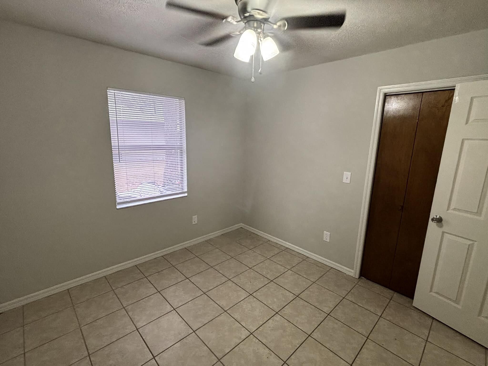 Building Photo - 3806 NW Huntsboro St