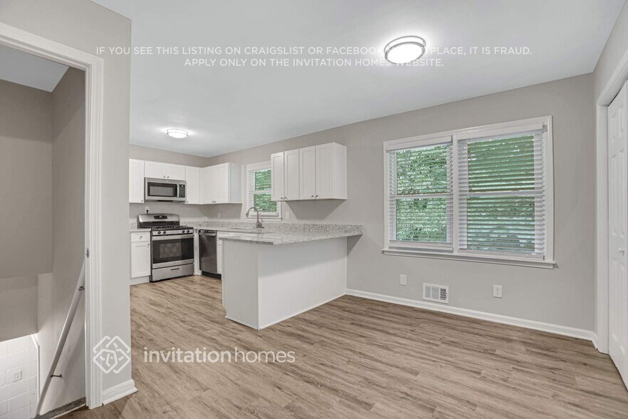 Building Photo - 3126 Holbrook Dr SW