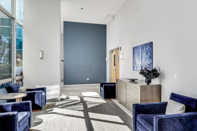 Building Photo - 1629 S Prairie Ave