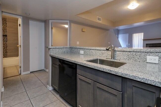 Building Photo - 4021 N Weimer Pl