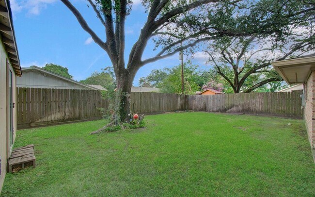 Building Photo - 5710 Verdome Ln