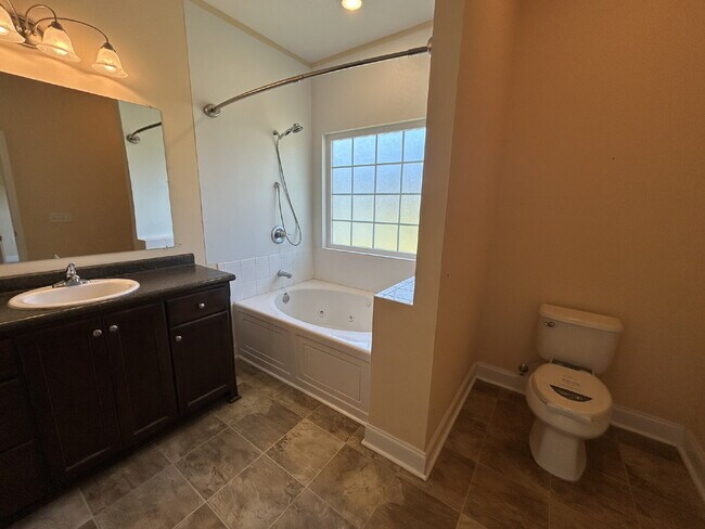 Building Photo - Home For Rent