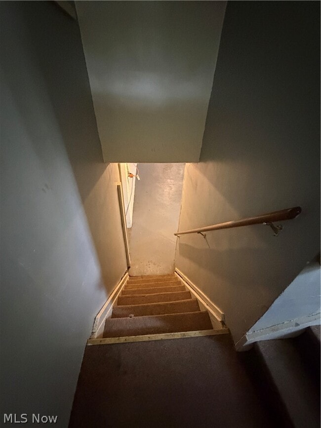 Building Photo - 119 Upland Ave