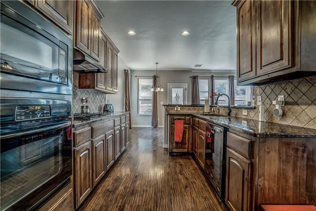 Building Photo - Deer Creek Schools + 4 bedroom + Gated Com...