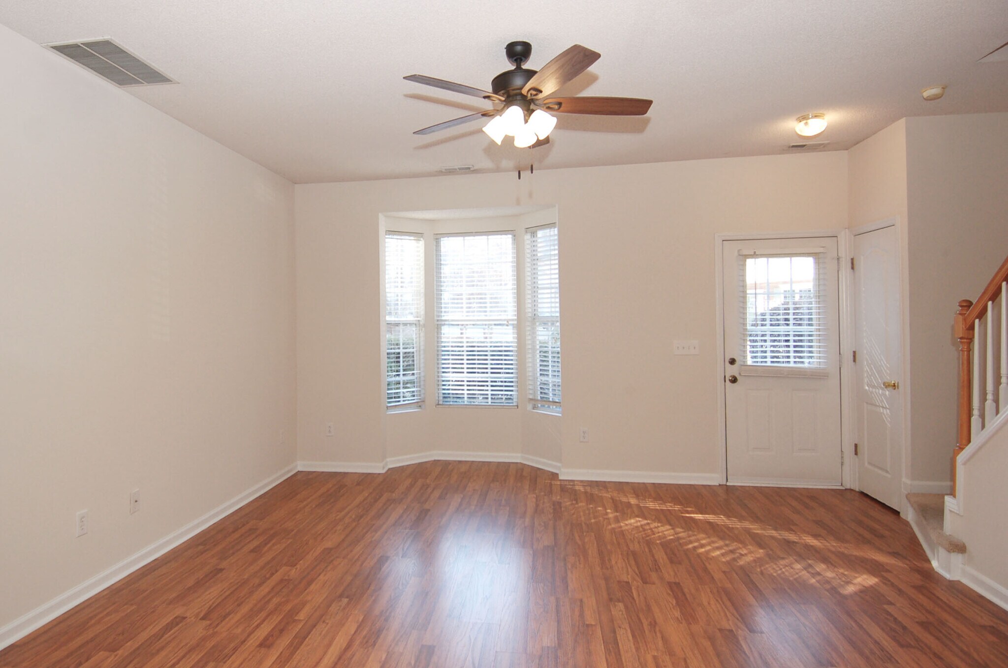 Building Photo - 221 Orchard Park Dr