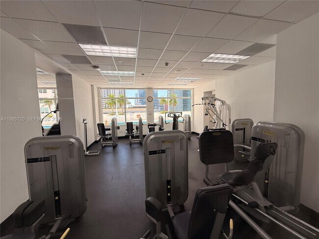 Building Photo - 1200 Brickell Bay Dr