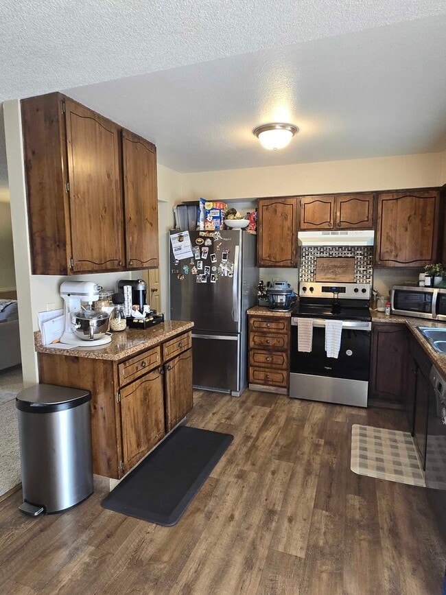 Building Photo - Spacious 5-Bedroom Bi-Level Home Near F.E. Warren AFB!