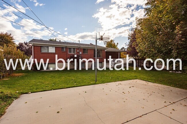 Building Photo - 1737 E Lahar Dr
