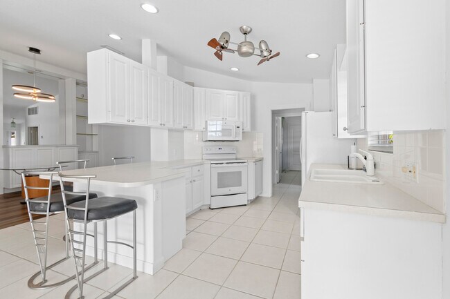 Building Photo - 8270 Eleuthera Ln