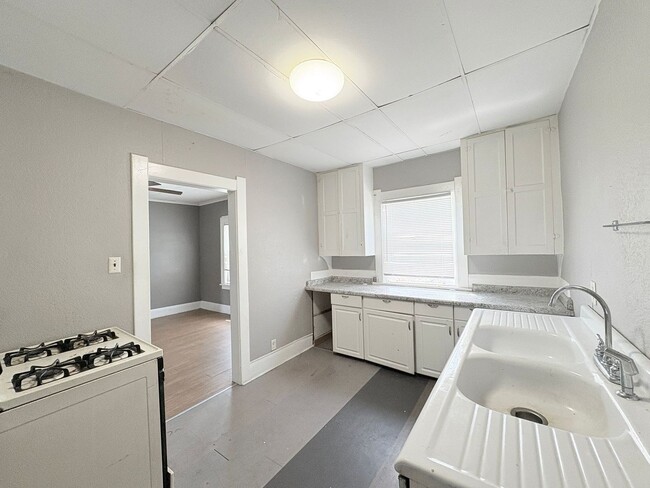 Building Photo - 1309 Idaho St