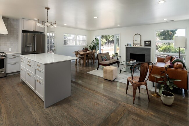 Building Photo - Updated home with spacious yard