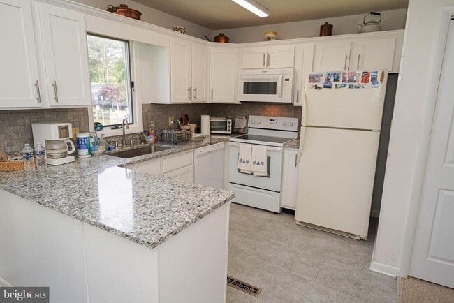 Building Photo - 39028 Bayview W
