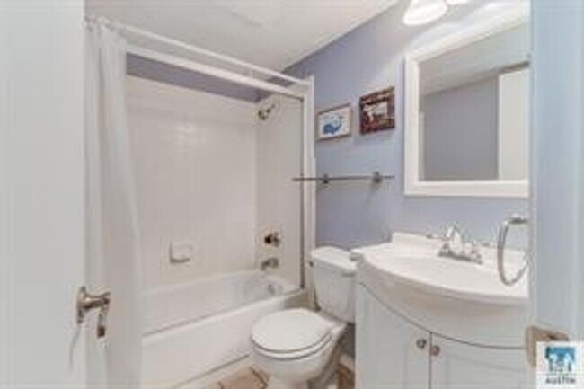 Building Photo - 1840 Burton Dr