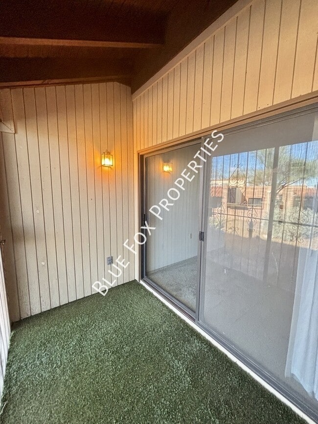 Building Photo - 1721 W Dalehaven Cir