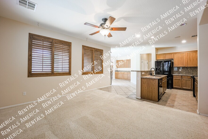 Building Photo - 3854 E Parkview Dr