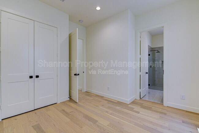 Building Photo - 1803 Dunlavy St