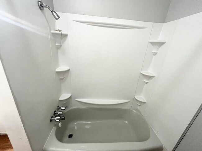 Building Photo - 560 S 600 E