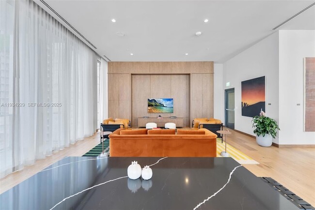 Building Photo - 11 NE 6th St