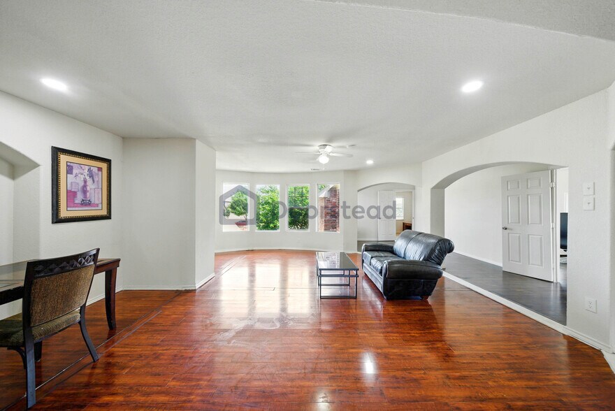 Building Photo - 1513 Van Winkle Dr