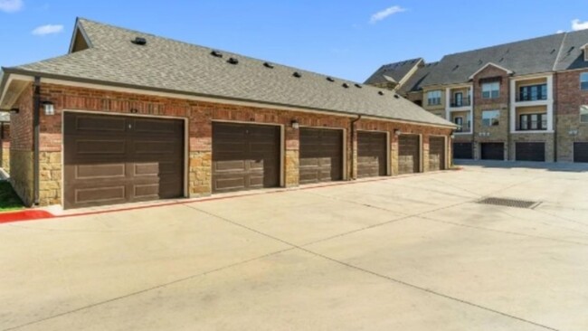 Building Photo - 1633 Greenridge Dr