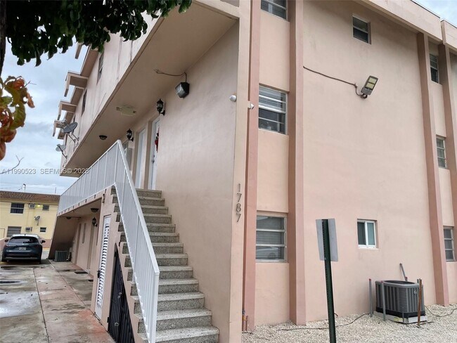 Building Photo - 1787 SW 7th St