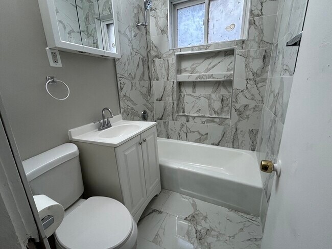 Building Photo - 14 Monument Sq