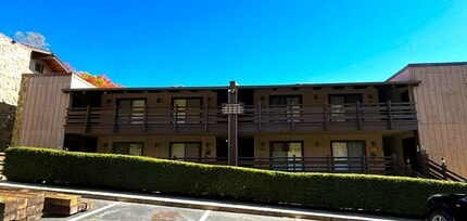 Building Photo - 1081 Cove Rd