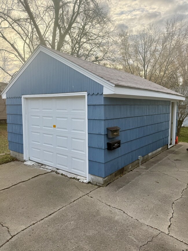 Building Photo - 1240 Northern Ave