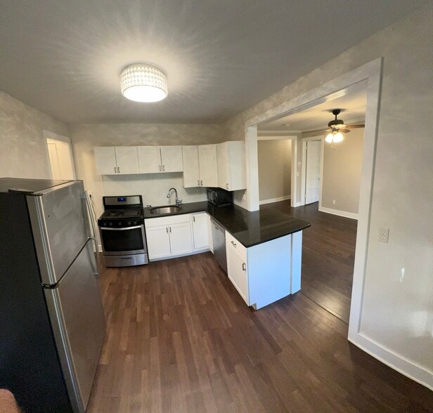 Building Photo - 2536 DuPont Ave S