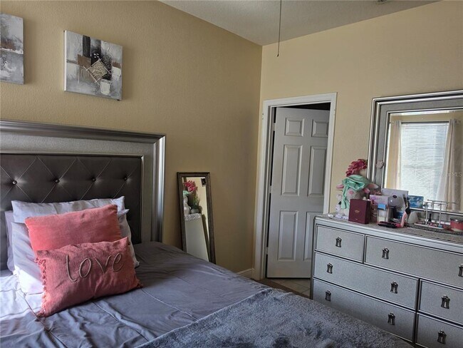 Building Photo - 1300 Eastern Pecan Pl