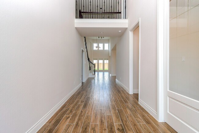 Building Photo - 3410 Willow Cres Ct