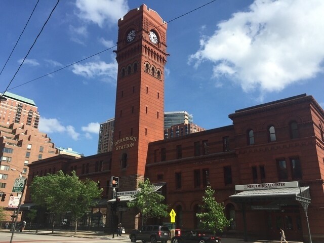 Building Photo - 600 S Dearborn St
