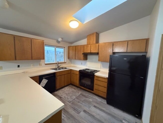 Building Photo - Charming home surrounded by farmlands