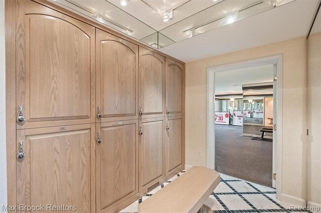 Building Photo - 3333 W Shore Dr