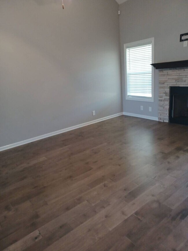 Building Photo - 3 Bedroom 2 Bathroom Home!